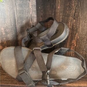 Taos Footwear Black Strappy Sandals